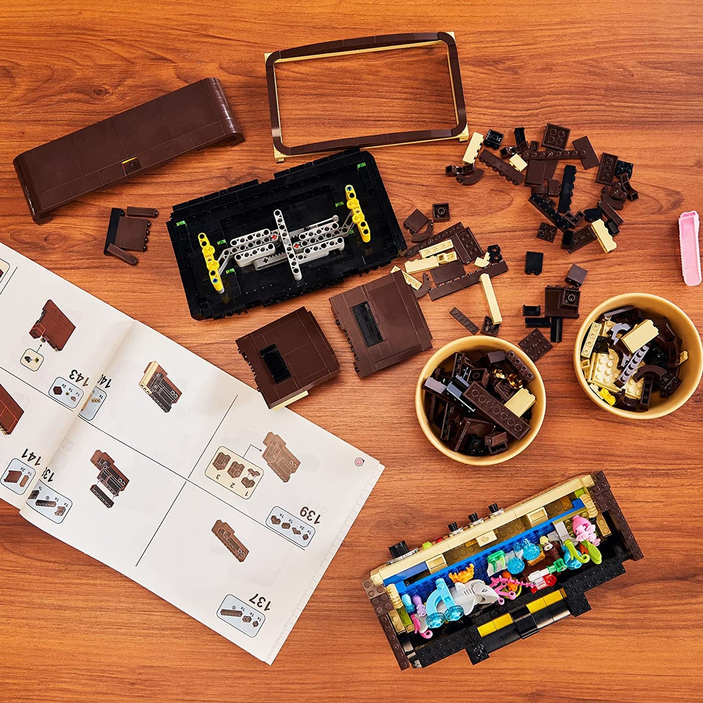 Vintage Retro TV Building Kit Creative Ideas Building Set Gift for Bricks Lover