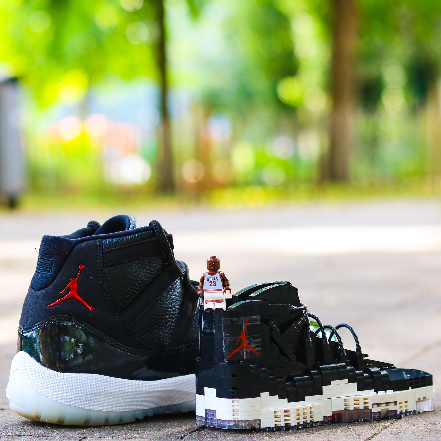 LARGE AJ11 "BRED"/"72-10" 2 in 1 Sneaker Bricks Sneaker 3D Puzzle Building Toy with Mini Figure