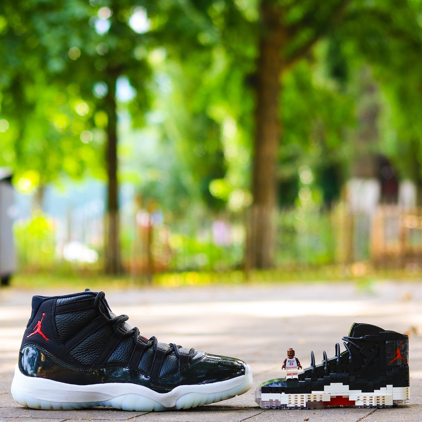 LARGE AJ11 "BRED"/"72-10" 2 in 1 Sneaker Bricks Sneaker 3D Puzzle Building Toy with Mini Figure